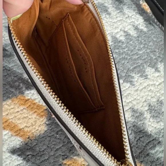 BNWOT Coach Small Wristlet With Cut Out Tea Rose – Cream/Gold - Picture 7 of 14